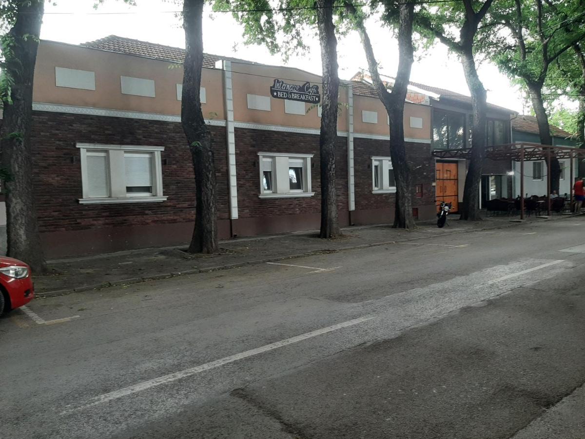 Bed&Breakfast Intermezzo Caffe Kikinda Bagian luar foto