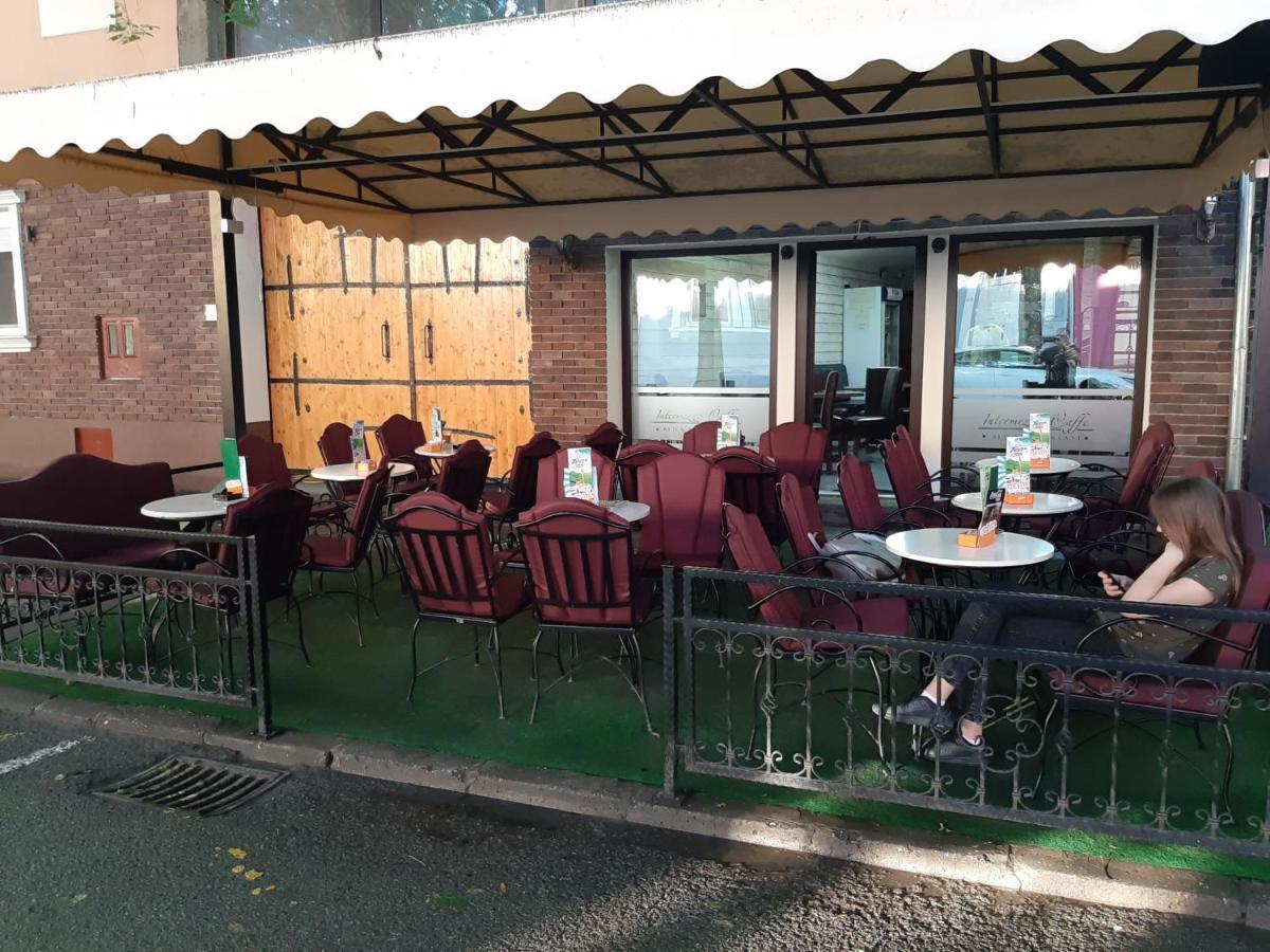 Bed&Breakfast Intermezzo Caffe Kikinda Bagian luar foto