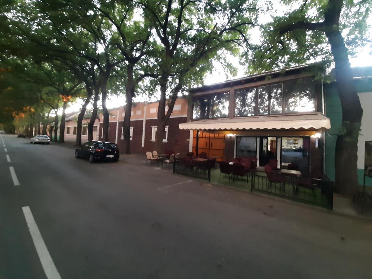 Bed&Breakfast Intermezzo Caffe Kikinda Bagian luar foto
