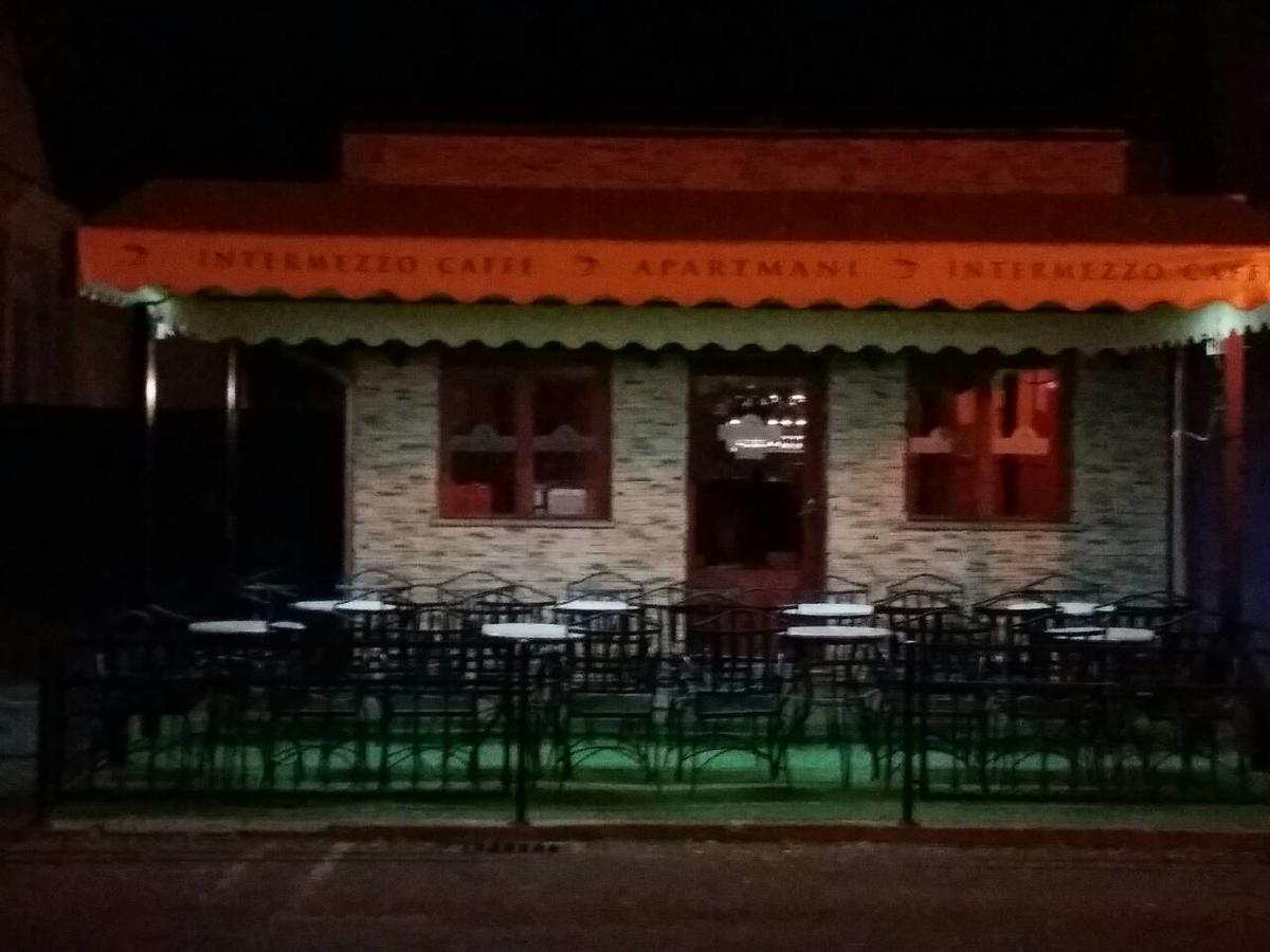 Bed&Breakfast Intermezzo Caffe Kikinda Bagian luar foto