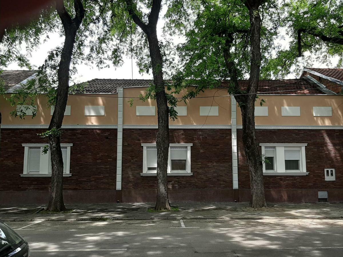 Bed&Breakfast Intermezzo Caffe Kikinda Bagian luar foto